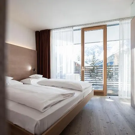 Koenigswarte Strata Aparthotel *